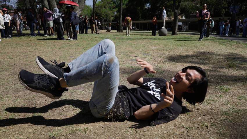 Un joven que se identifica como un Therian