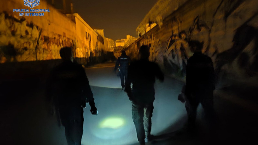 08/11/2023 Agentes de Policía en el interior de la antigua prisión de Palma.POLITICA ISLAS BALEARES ESPAÑA EUROPA SOCIEDAD PALMA DE MALLORCAPOLICÍA NACIONAL