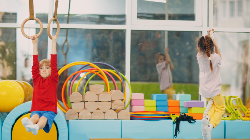 Niños haciendo deporte