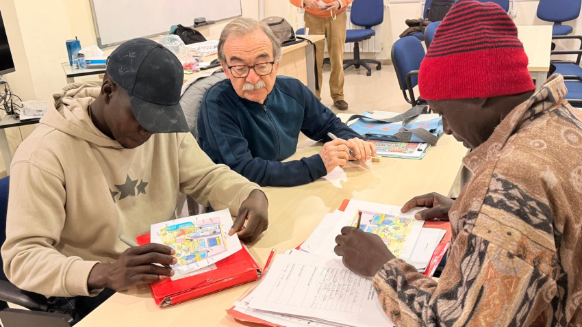 Pedro Domínguez, impartiendo su clase