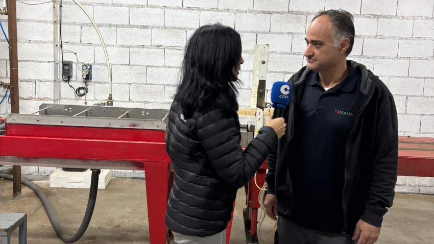 Pilar Cisneros junto al agricultor Javier Barrantes en 'Herrera en COPE'