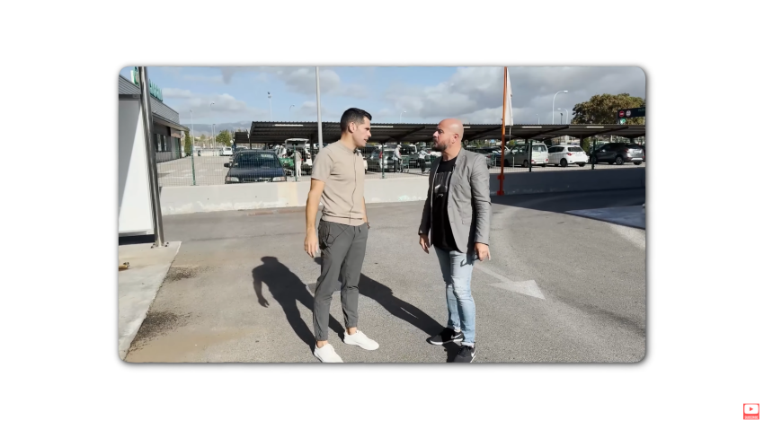 Adrian G.Martin durante el video