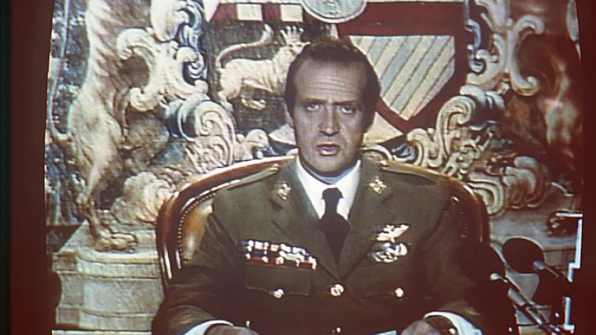 Juan Carlos I durante su discurso emitido el 23F