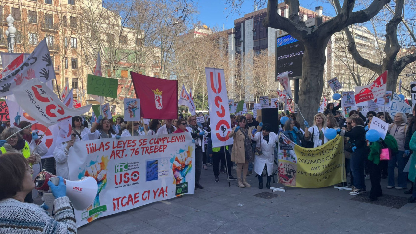 Los técnicos de enfermería se plantan y exigen la reclasificación profesional que les corresponde por ley