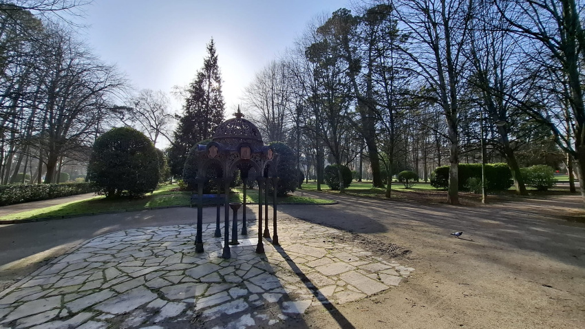 Templete en el parque de Isabel la Católica, en Gijón