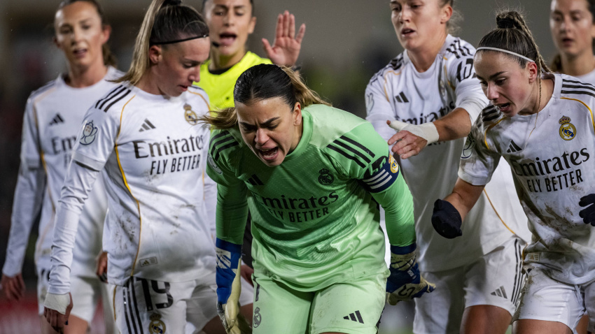 Misa Rodríguez reclamando a Claudia Pina haberse tirado durante el Real Madrid - Barcelona