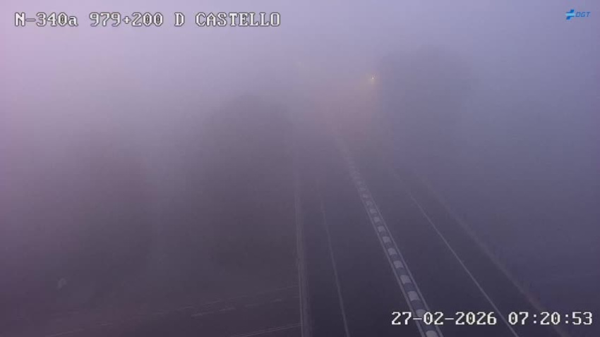 Carreteras como la Nacional 340 apenas tienen visibilidad en Castellón por la niebla