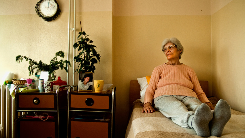 En muchos casos, los residentes personalizan su espacio con elementos de su propio hogar