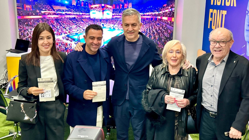 Xavi ofrece su firma para avalar la precandidatura de Víctor Font a la presidencia del FC BarcelonaREMITIDA / HANDOUT por NOSALTRESFotografía remitida a medios de comunicación exclusivamente para ilustrar la noticia a la que hace referencia la imagen, y citando la procedencia de la imagen en la firma28/2/2026