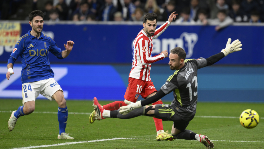 Imagen del gol anulado a Baena durante el Oviedo-Atlético