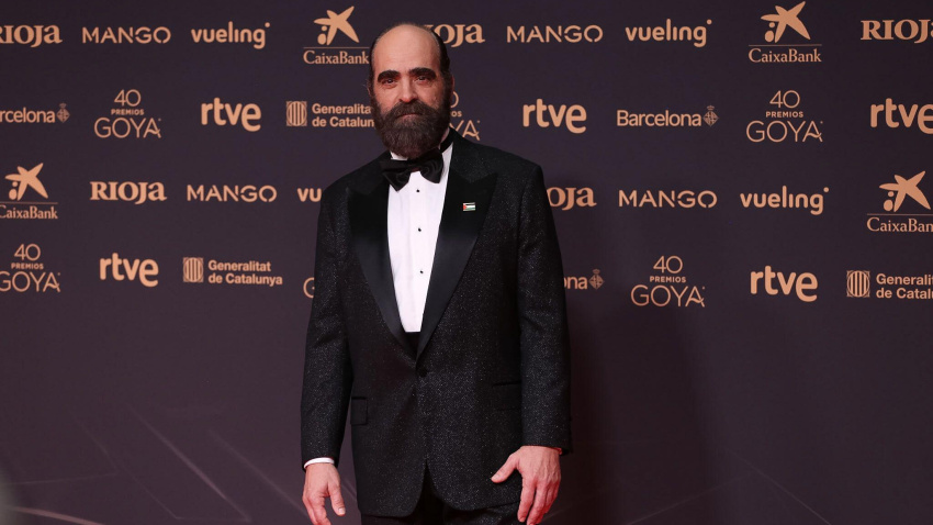 Luis Tosar en la alfombra roja de los Goya