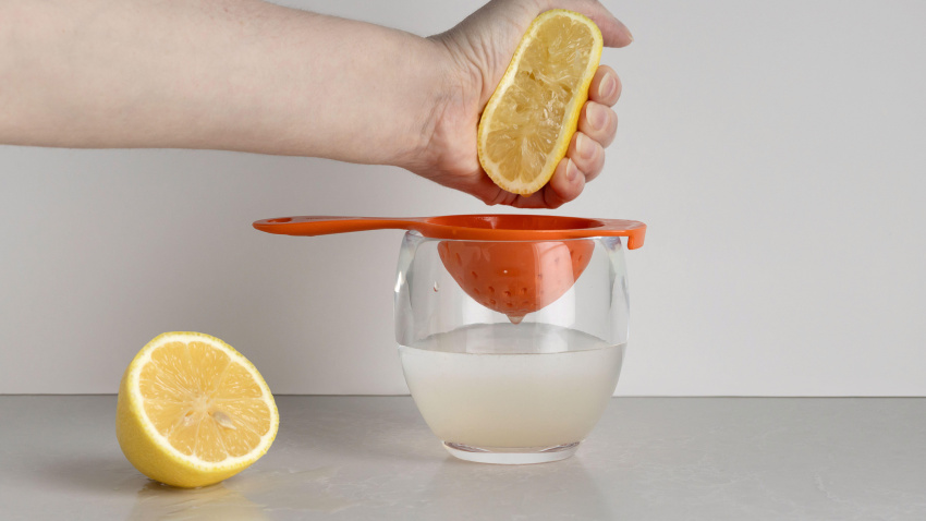 Imagen de recurso de agua con limón