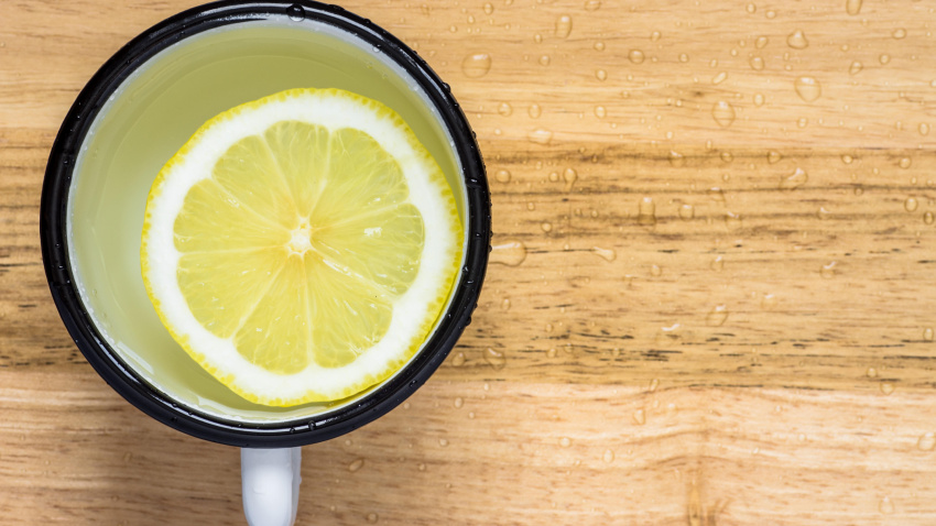 Imagen de recurso de agua con limón