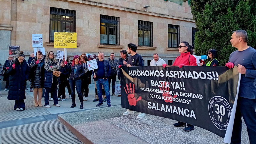 Concentración de autónomos en la Plaza de la Constitución