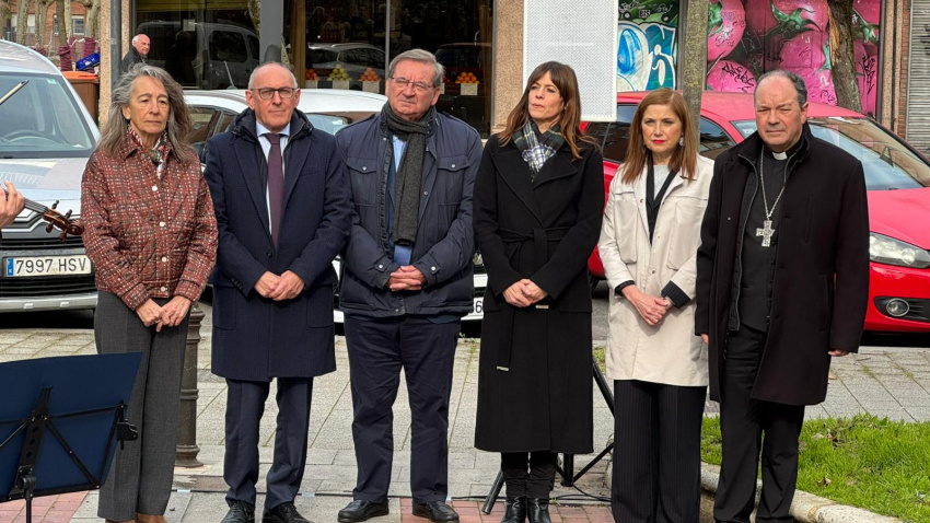 Autoridades en el acto del 2 de marzo de 2026