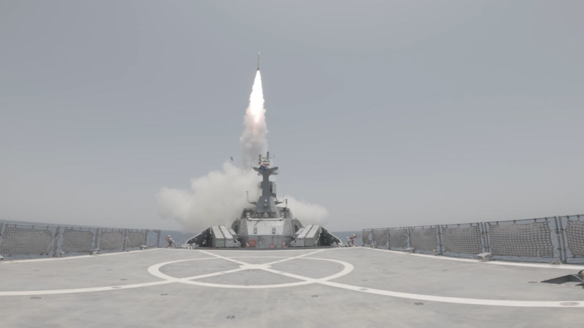 Estrecho de Ormuz, Golfo Pérsico, Irán: El Cuerpo de la Guardia Revolucionaria Islámica (CGRI) está realizando un ejercicio militar en el Estrecho de Ormuz, en el Golfo Pérsico, al sur de Irán.