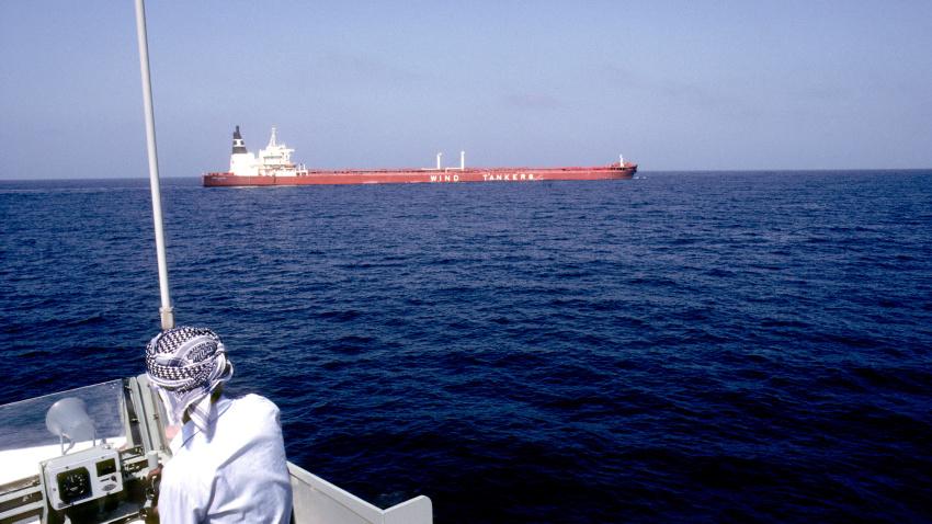 La patrulla de la marina omaní vigila el tráfico de petroleros en el estrecho de Ormuz y el golfo de Omán.