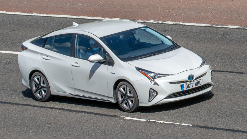 Toyota Prius 1.8 VVT-h Business Edition Plus CVT Euro 6 (s/s) 5 puertas (aleación de 15 pulgadas) blanco