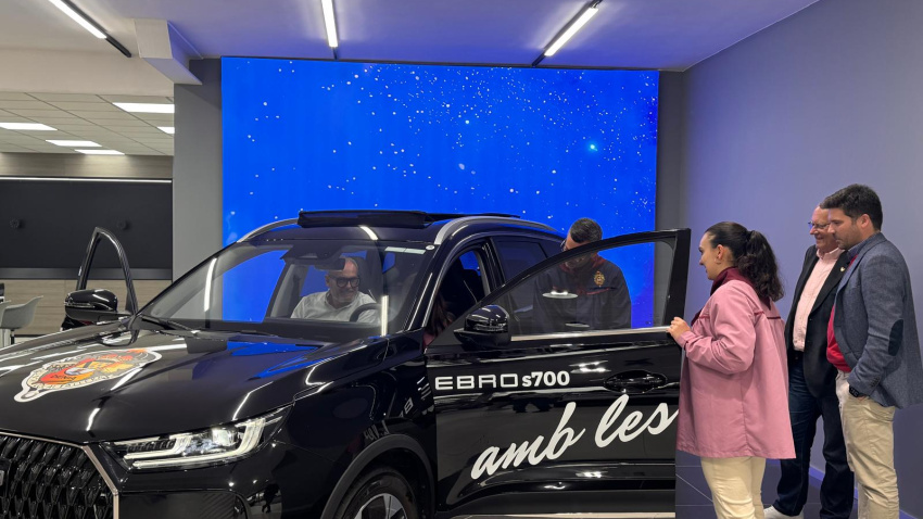 Las Falleras Mayores de Dénia probando su coche oficial para estas fiestas josefinas