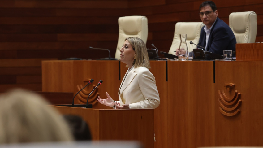 La candidata a la Presidencia de la Junta de Extremadura, María Guardiola , interviene durante el debate de su investidura como presidenta de la Junta de Extremadura, en la Asamblea de Extremadura, a 4 de abril de 2026, en Mérida, Extremadura (España). En la jornada de ayer, 3 de marzo, Guardiola expuso su programa de gobierno y pidió la confianza de la Cámara regional. Hoy son los grupos parlamentarios los que le han dado su respuesta a la líder del PP, que ha tenido otro turno para contestar. Tras el debate ha tenido lugar la votación para la investidura.Jorge Armestar / Europa Press04 MARZO 2026;DEBATE DE INVESTIDURA;JUNTA DE EXTREMADURA04/3/2026