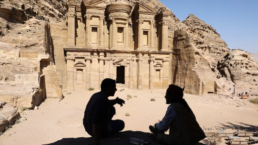 Estos estudiantes decidieron visitar la ciudad de Petra en Jordania.