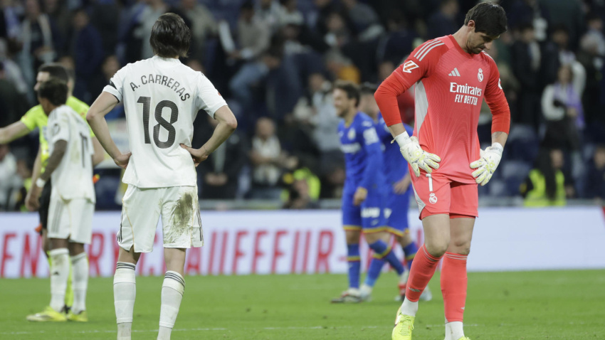 MADRID, 02/03/2026.- El guardameta belga del Real Madrid, Thibaut Courtois, a la finalización del encuentro correspondiente a la jornada 26 de Laliga EA Sports que han disputado este lunes frente al Getafe en el estadio Santiago Bernabéu, en Madrid. EFE / Juanjo Martín.