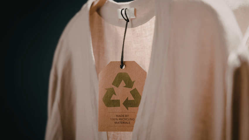 Los jóvenes se debaten entre la conciencia ecológica y la presión de las redes por un consumo desmedido