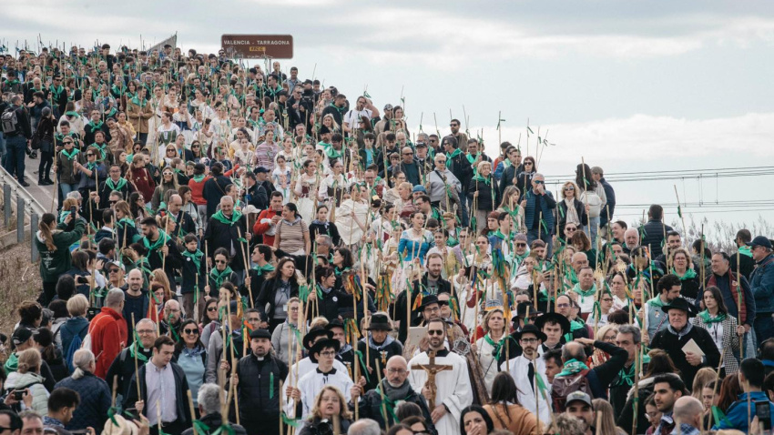 Decenas de miles de castellonenses recorren cada año el camino que les lleva a la ermita de la Magdalena