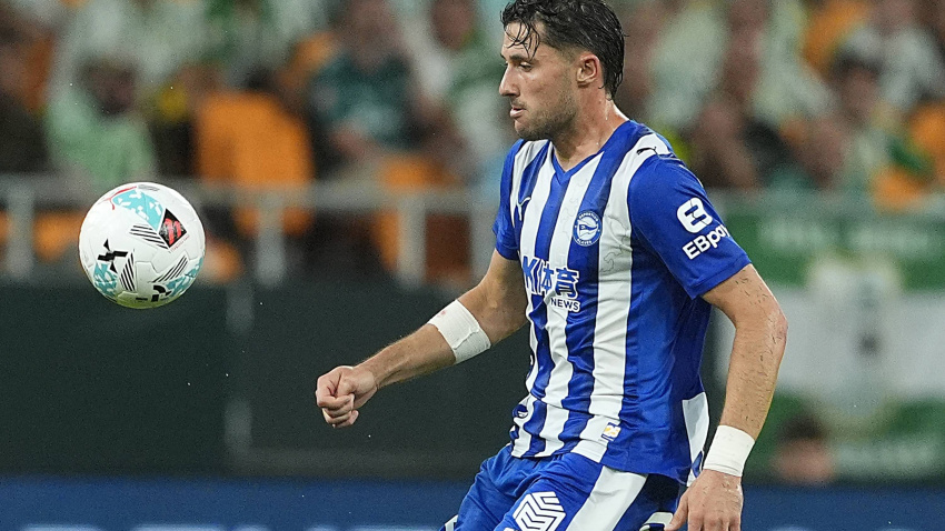 Facundo Garcés jugando un partido de LaLiga contra el Betis
