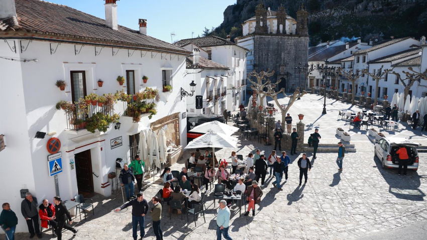La localidad gaditana de Grazalema, gravemente afectada por el temporal pasado, avanza hacia la normalidad