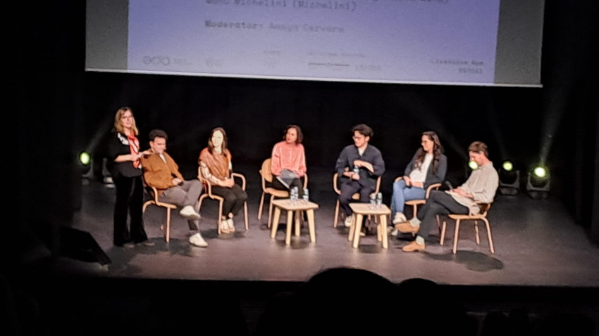 Jóvenes ponentes en el encuentro
