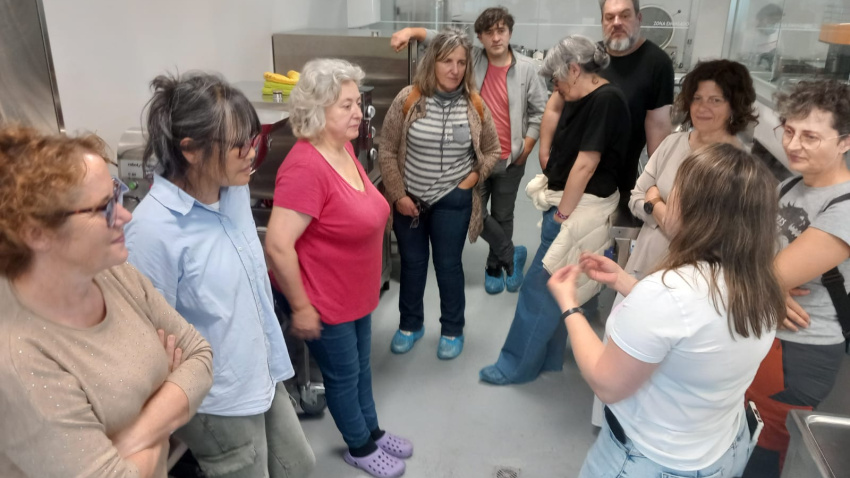 Uno de los momentos de formación práctica en las cocinas de Darredor