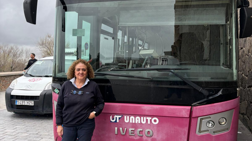 Esther fue la primera mujer en conducir un autobús urbano en Toledo. Ahora son 16