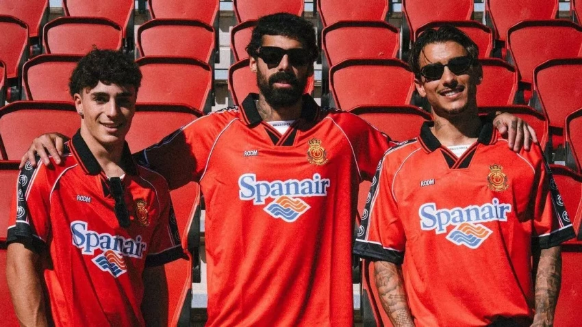 El Mallorca saca una camiseta retro