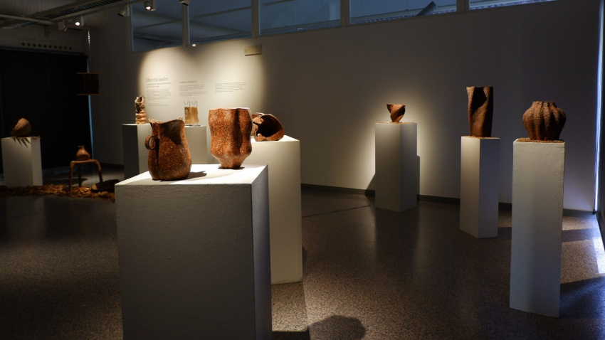 Varias piezas diseñadas por Manu Persa en la exposición de la Factoría Culturla