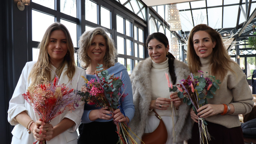 Patricia Manabamate, Sonia Puchades, Andrea Marí y Ana García Rivera en el taller de flores