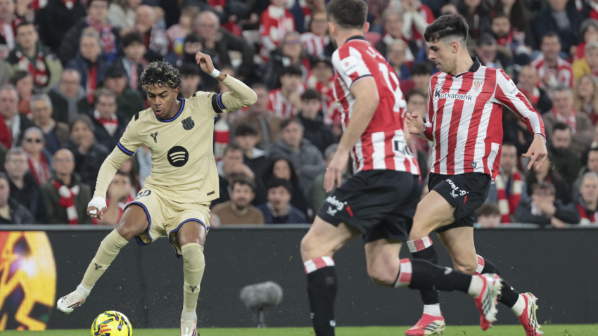 Lamine Yamal durante el Athletic - Barcelona