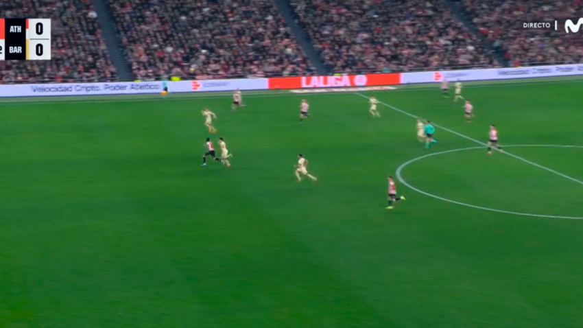 Imagen de la jugada polémica de Cubarsí e Iñali Williams en el Athletic-Barça