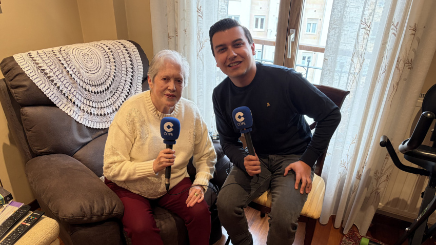 Felicitas González, junto a Pedro Rivero, durante la entrevista en COPE Asturias