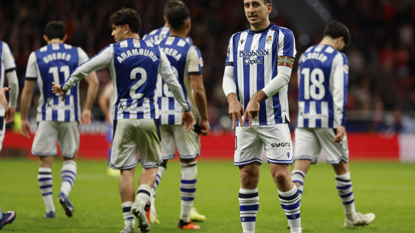MADRID, 07/03/2026.- El delantero de la Real Sociedad Mikel Oyarzabal celebra su gol, durante el partido de la jornada 27 de LaLiga que disputan Atlético de Madrid y Real Sociedad este sábado en el estadio Metropolitano de Madrid. EFE/Mariscal