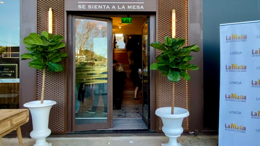 La empresa se desvincula de cualquier intención de glorificar el crimen organizado.