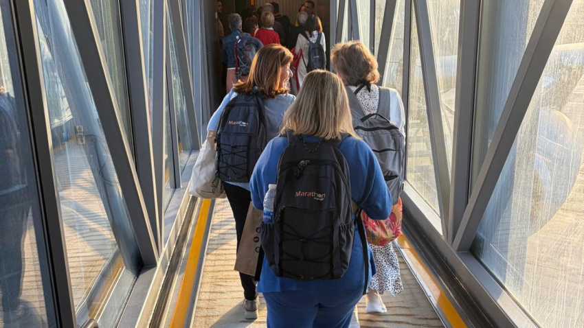 Pasajeros tomando el vuelo