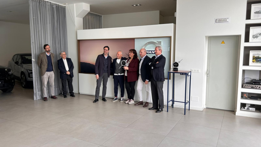 Entrega del premio al concesionario Merenauto