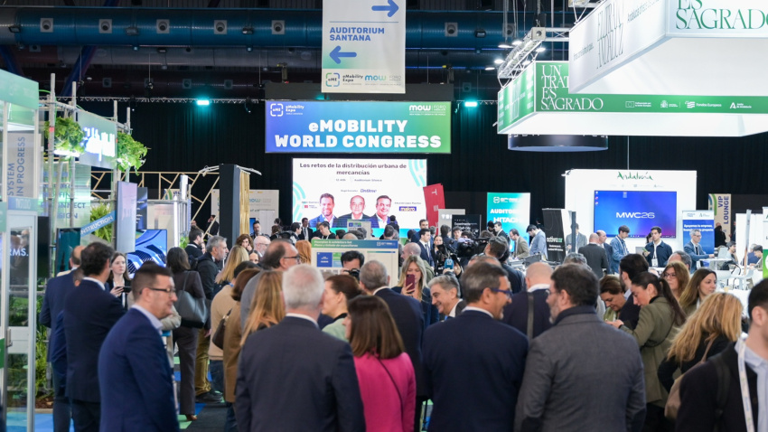 Público en la inauguración de eMobility