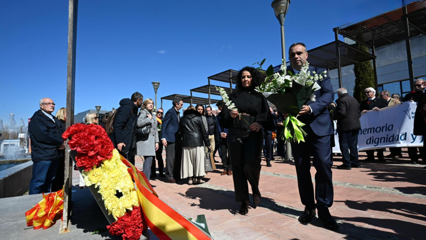 Ofrenda a las víctimas del terrorismo en Granada