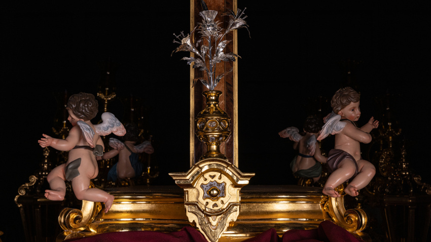 Detalle del nuevo trono