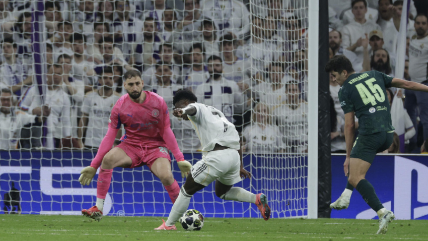 Vinicius y Donnarumma en el Real Madrid - Manchester City