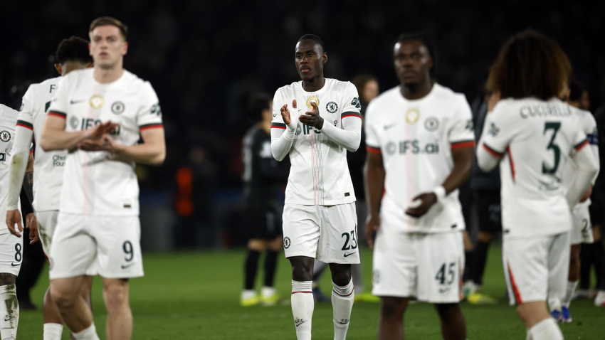 Los futbolistas del Chelsea, cabizbajos tras la derrota contra el PSG