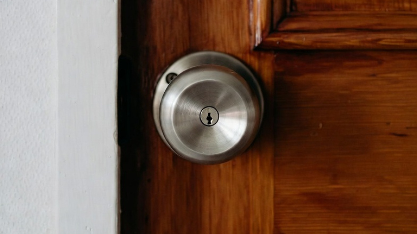 Al detenido se le atribuyen el robo de 127 bombines de puertas de Zaragoza.