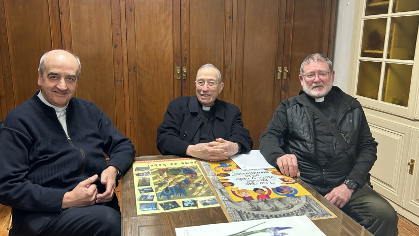 El Cardenal, acompañado del Obispo, Don Pedro Aguado y del párroco Ricardo Mur